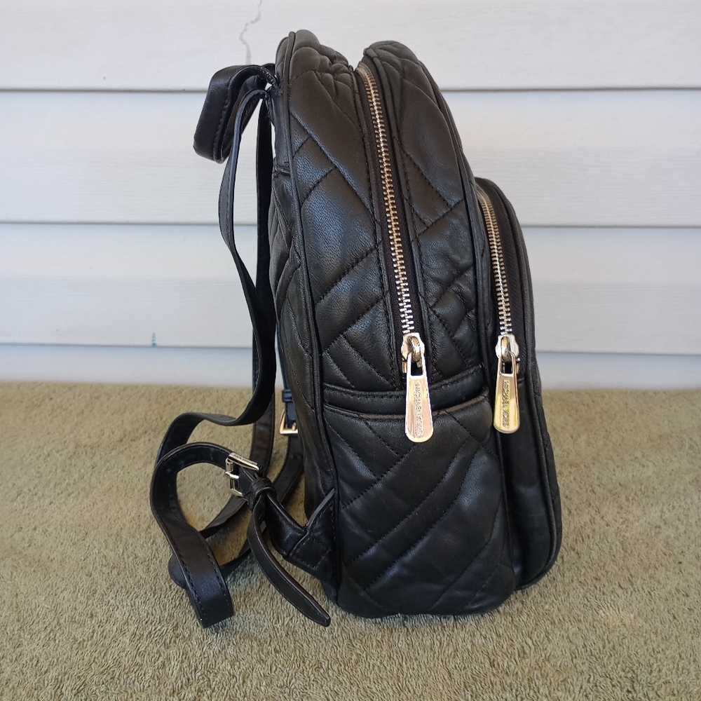 MK Abbey MD Quilted Backpack ( Leather) - Picture 4 of 12